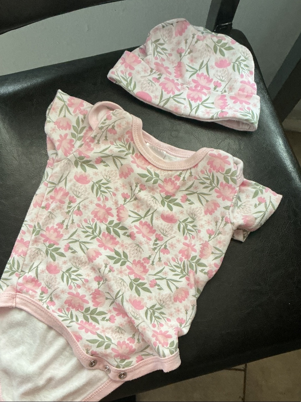 2 pcs Babygirl Button up T-shirt + Hat